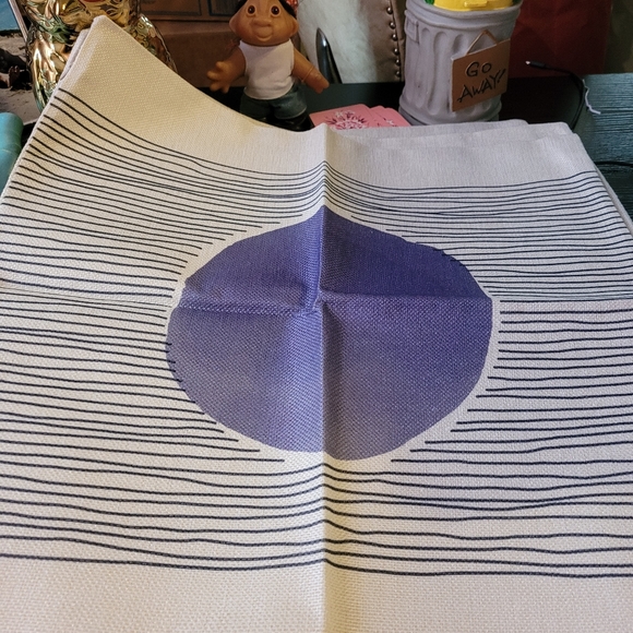 4 Throw Pillow Cases - Picture 3 of 8